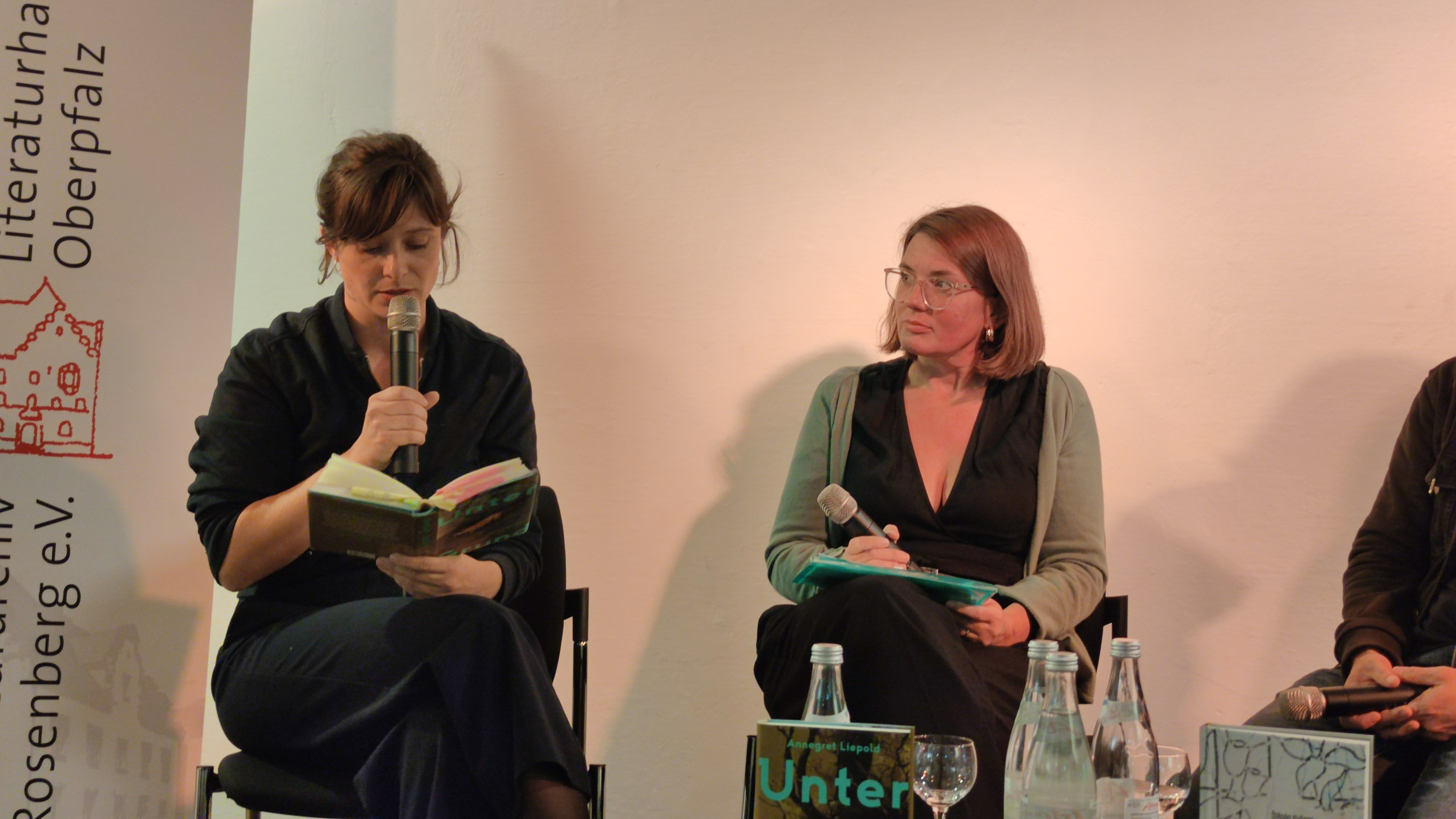 Annegret Liepold und Michala Čičváková bei der Abendveranstaltung. 